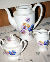 Tea set with painted pansies