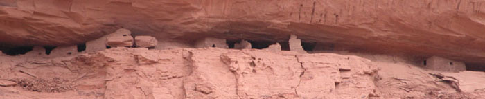 Ruins on the way to Spider Woman Rock