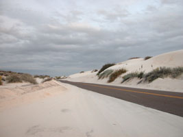 Road betwen dunes