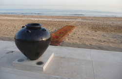 Pot with rug that runs to the Gulf at the Chedi